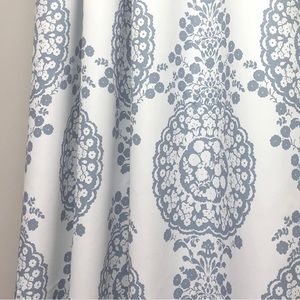 2 panels of curtains